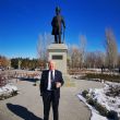 Atatürkün Astanadaki Heykeli'ni Dr.Akkan Suver ziyaret etti 
