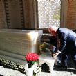 Dr. Akkan Suver İslam Kerimov'un Anıt Mezarını ziyaret etti