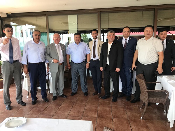 Marmara Grubu Vakfı Buhara Valisi’ne yemek verdi