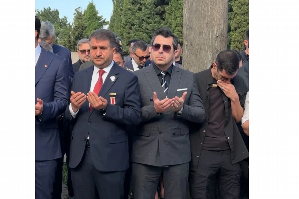 15 Temmuz Demokrasi ve Millî Birlik Günü münasebetiyle Edirnekapı Şehitliği'nde düzenlenen resmi Törenlere  Marmara Grubu Vakfı katıldı.
