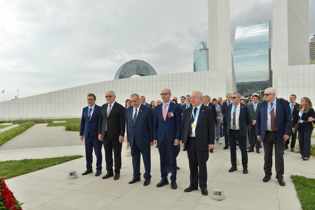 Foundation Delegation Visits Heydar Aliyev Memorial