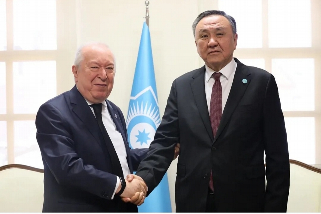 Büyükelçi Ömüraliyev, Dr. Suver’i kabul etti