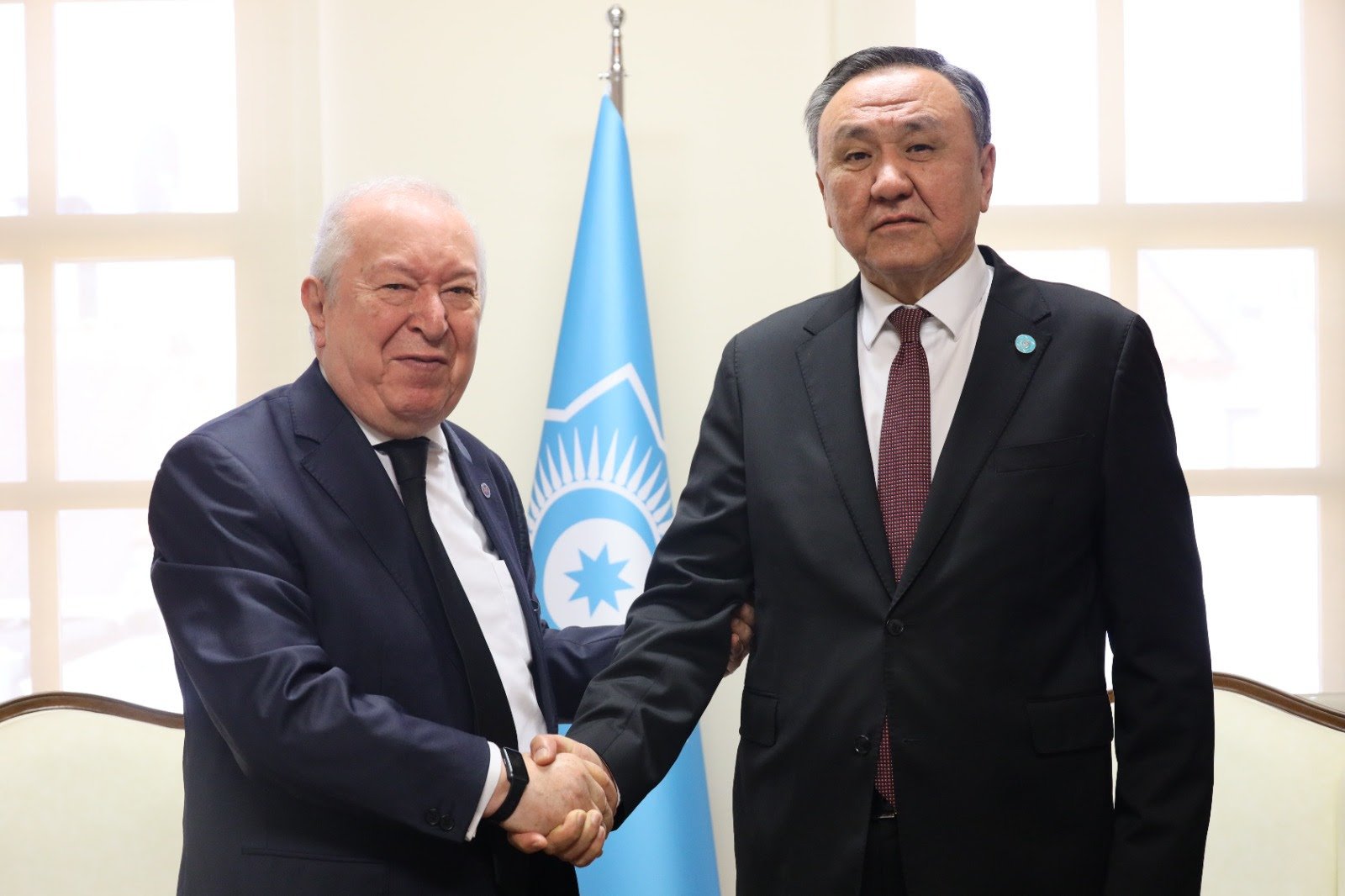 Büyükelçi Ömüraliyev, Dr. Suver’i kabul etti Büyükelçi Ömüraliyev, Dr. Suver’i kabul etti