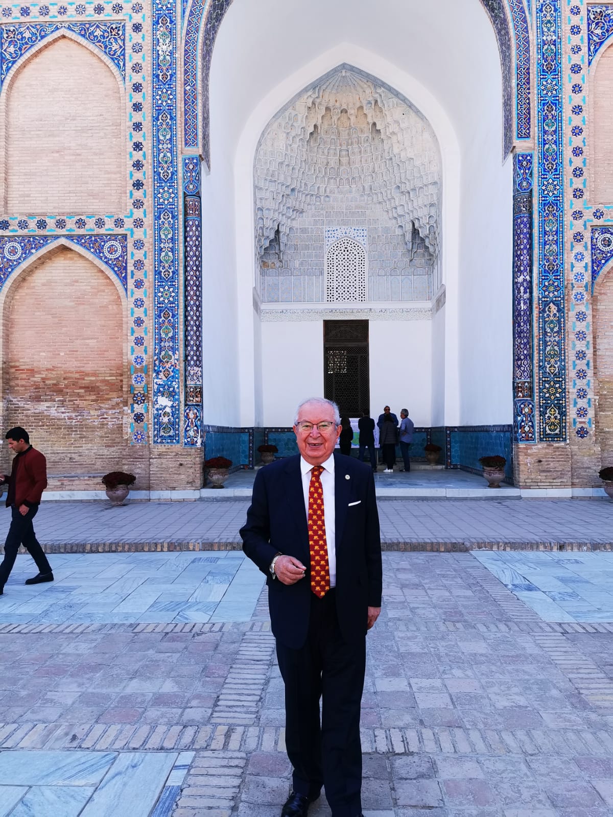 Dr. Akkan Suver Semerkand'da Dr. Akkan Suver Semerkand'da