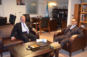 DR. AKKAN SUVER TÜRK KONSEYİNİ ZİYARET ETTİ DR. AKKAN SUVER TÜRK KONSEYİNİ ZİYARET ETTİ