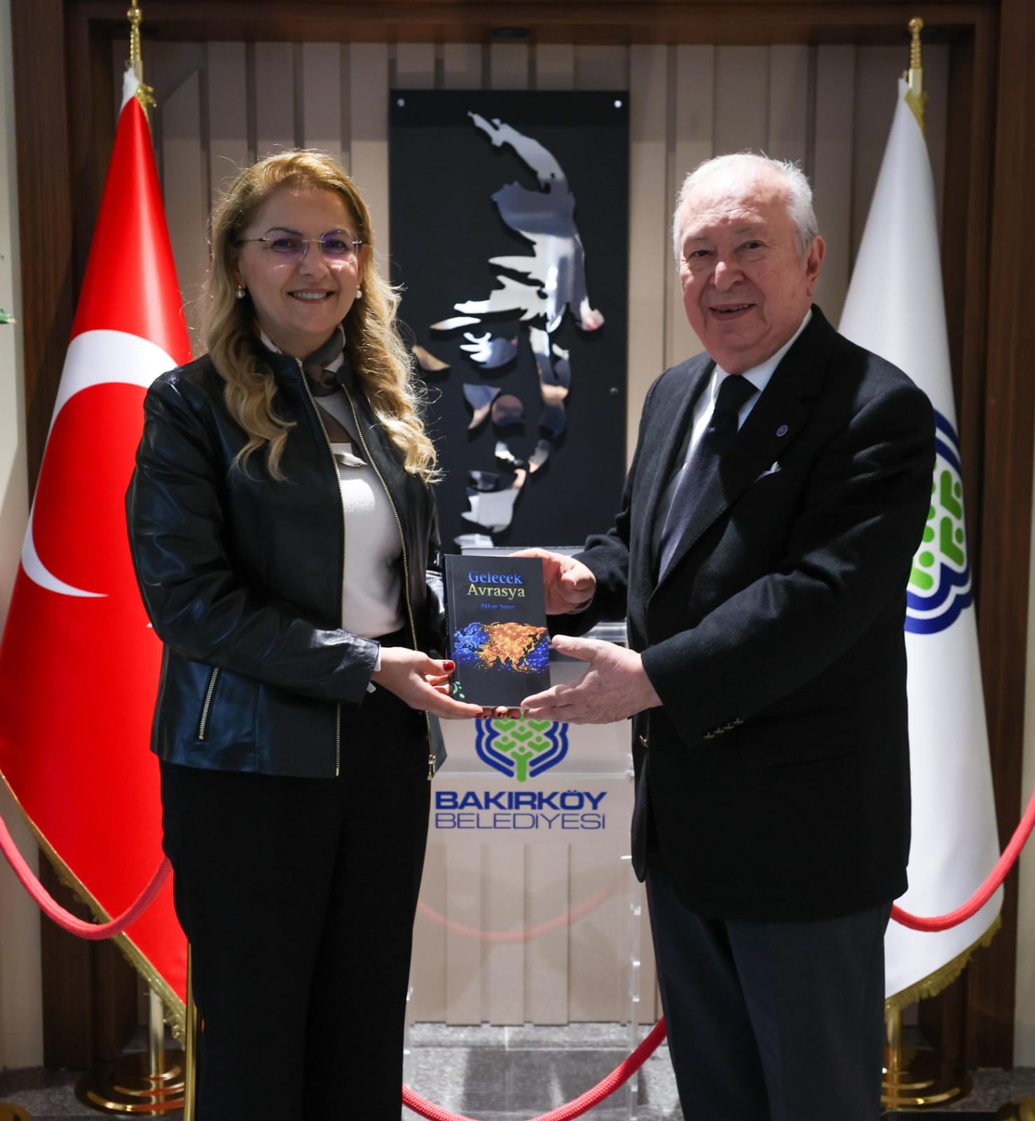 Dr. Ayşe Ovalıoğluna ziyaret Dr. Ayşe Ovalıoğluna ziyaret