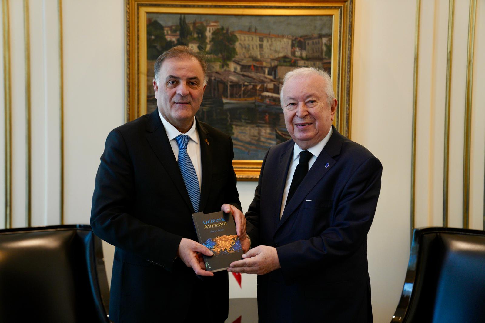 İstanbul Büyükşehir Belediye Başkan Vekili Nuri Aslan'a ziyaret İstanbul Büyükşehir Belediye Başkan Vekili Nuri Aslan'a